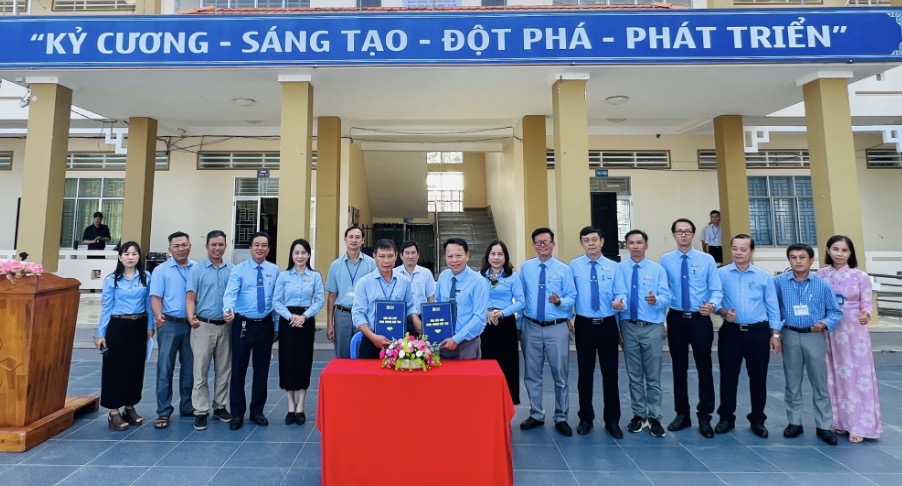 Trường Đại học Bạc Liêu tổ chức tư vấn tuyển sinh và ký kết Bản ghi nhớ hợp tác với trường THPT Tắc Vân